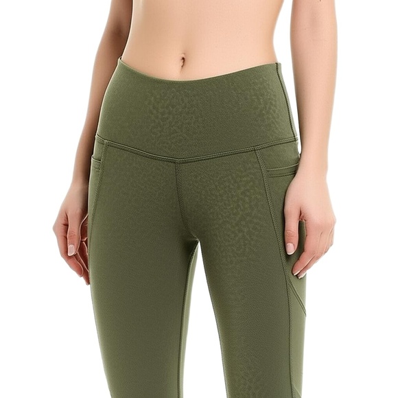 Old Navy Pants - OLD NAVY Leggings Womens Size M Olive Green Capri High-Waisted Pockets Patterned